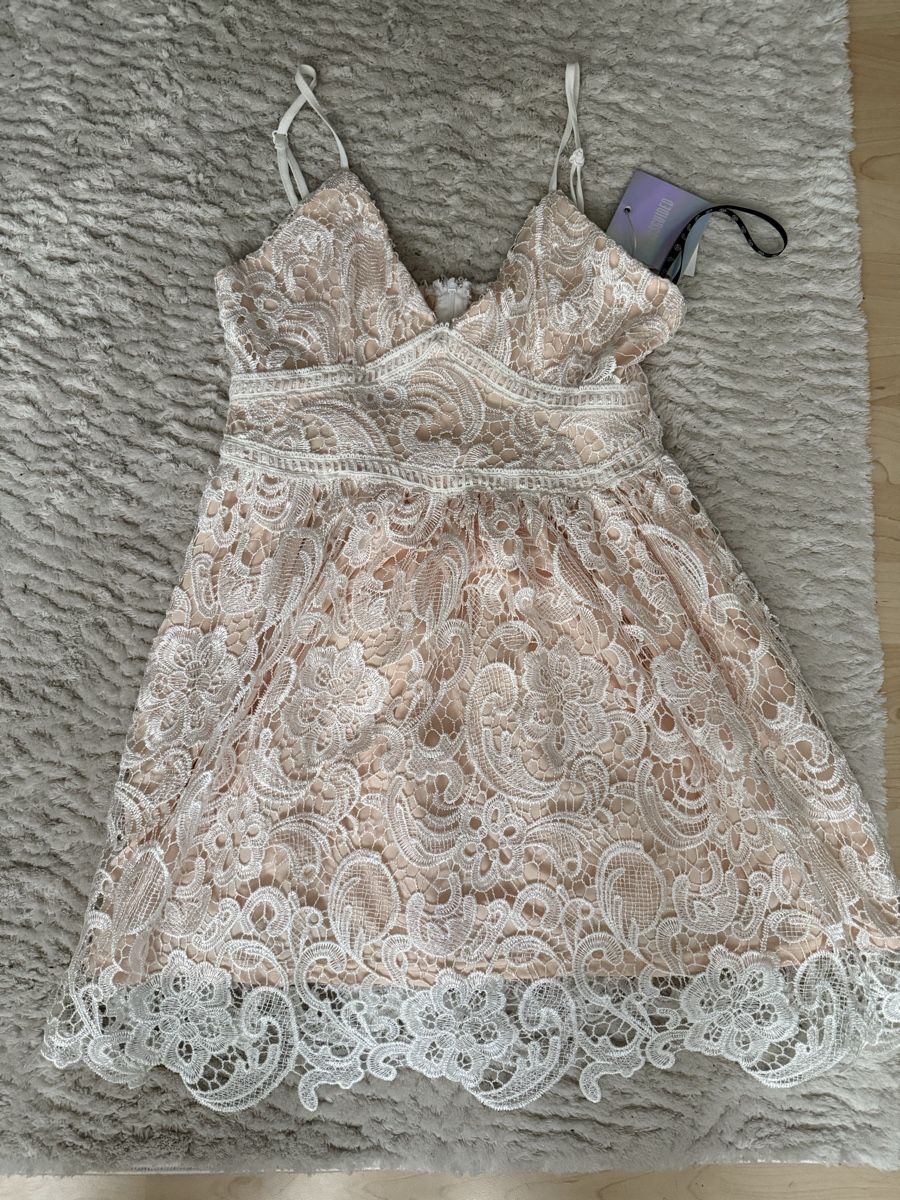 Vestiti: Missguided Spitzenkleid – Nuovo (secondo la descrizione) da Chur venduto da Vinvin.10