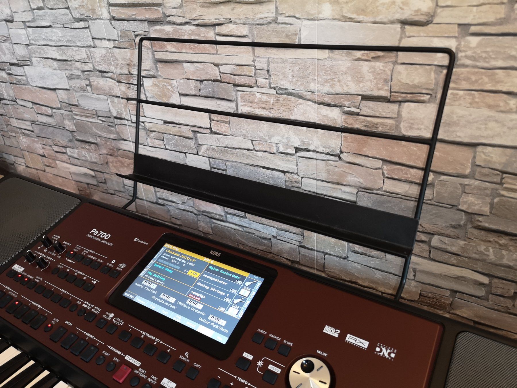 Korg Supporti per strumenti musicali & leggii: Korg Pa700 Notenständer – Usato da Zürich venduto da tonogen