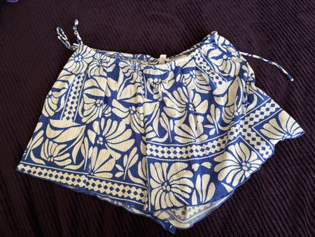 Shorts d'été H&M taille M, motif floral bleu/blanc, excellen