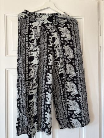 Damen Pluderhose Elefanten Muster schwarz weiss Grösse M
