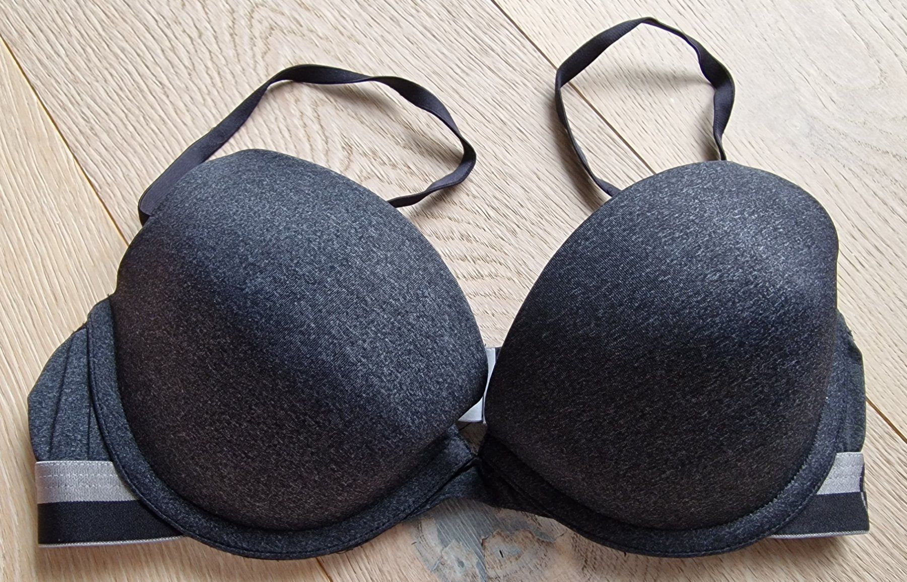 Calvin Klein Altra biancheria intima: Push Up BH Calvin Klein grau Gr. 70C – Usato da Nebikon venduto da Japostyle