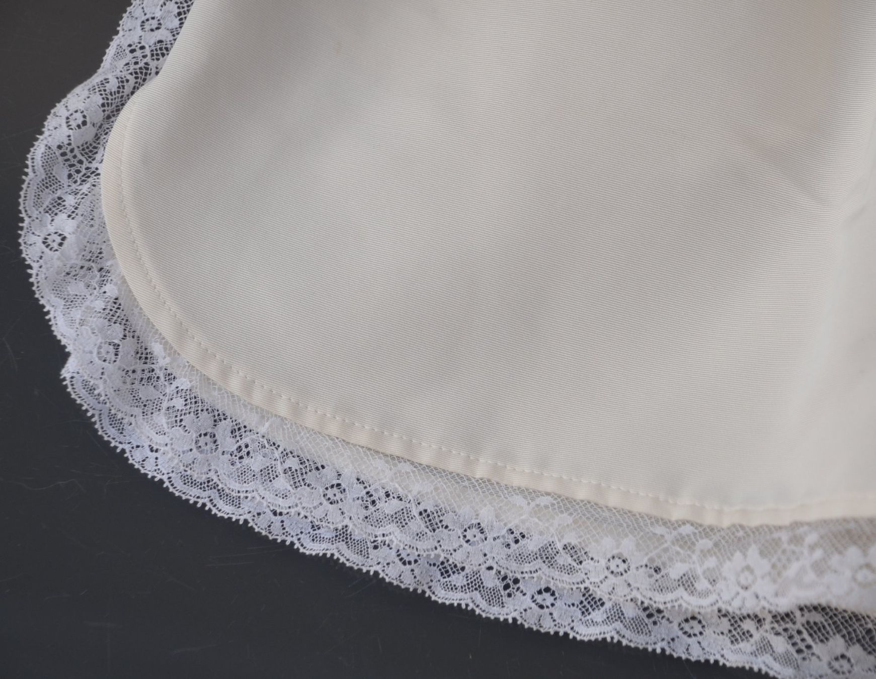 Chanel Pantaloni: Chanel Shorts .36 – Usato da Collonges venduto da Auganien 2