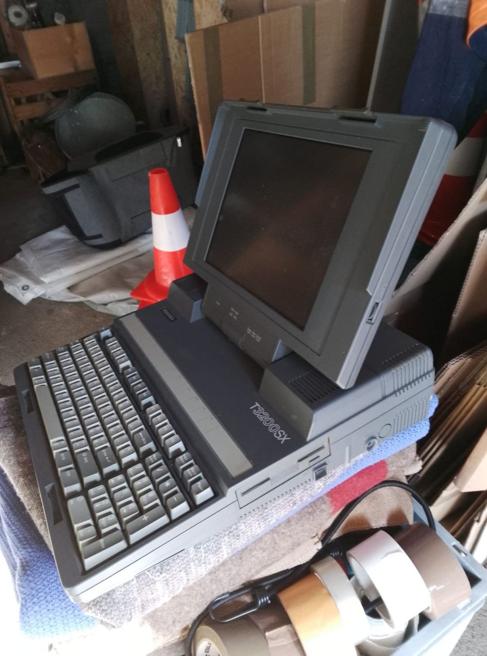 PC: Toshiba T3200 SX – Usato da Umiken venduto da Idus