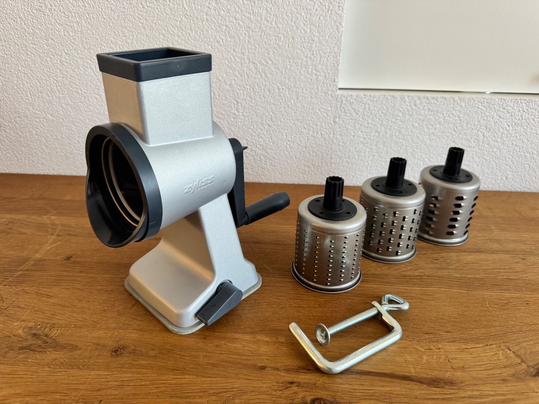 Zyliss Elettrodomestici da cucina: Zyliss Raffel mit 4-Trommeln – Usato da Frauenfeld venduto da dilili 2