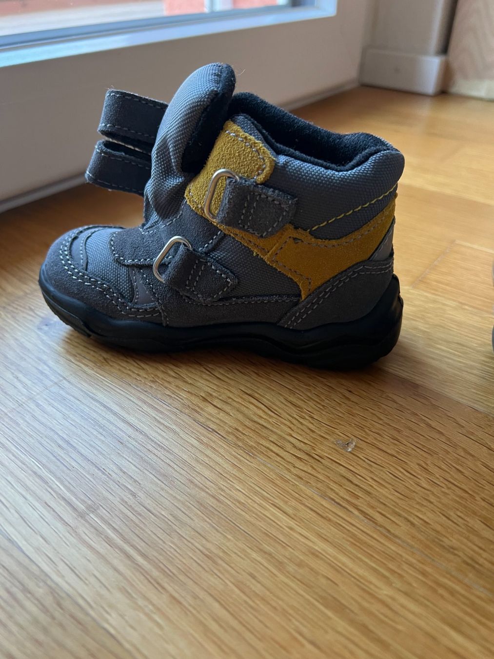 Scarpe per ragazzi: Scarponcino bimbo taglia 22 – Usato da Bôle venduto da dany2021