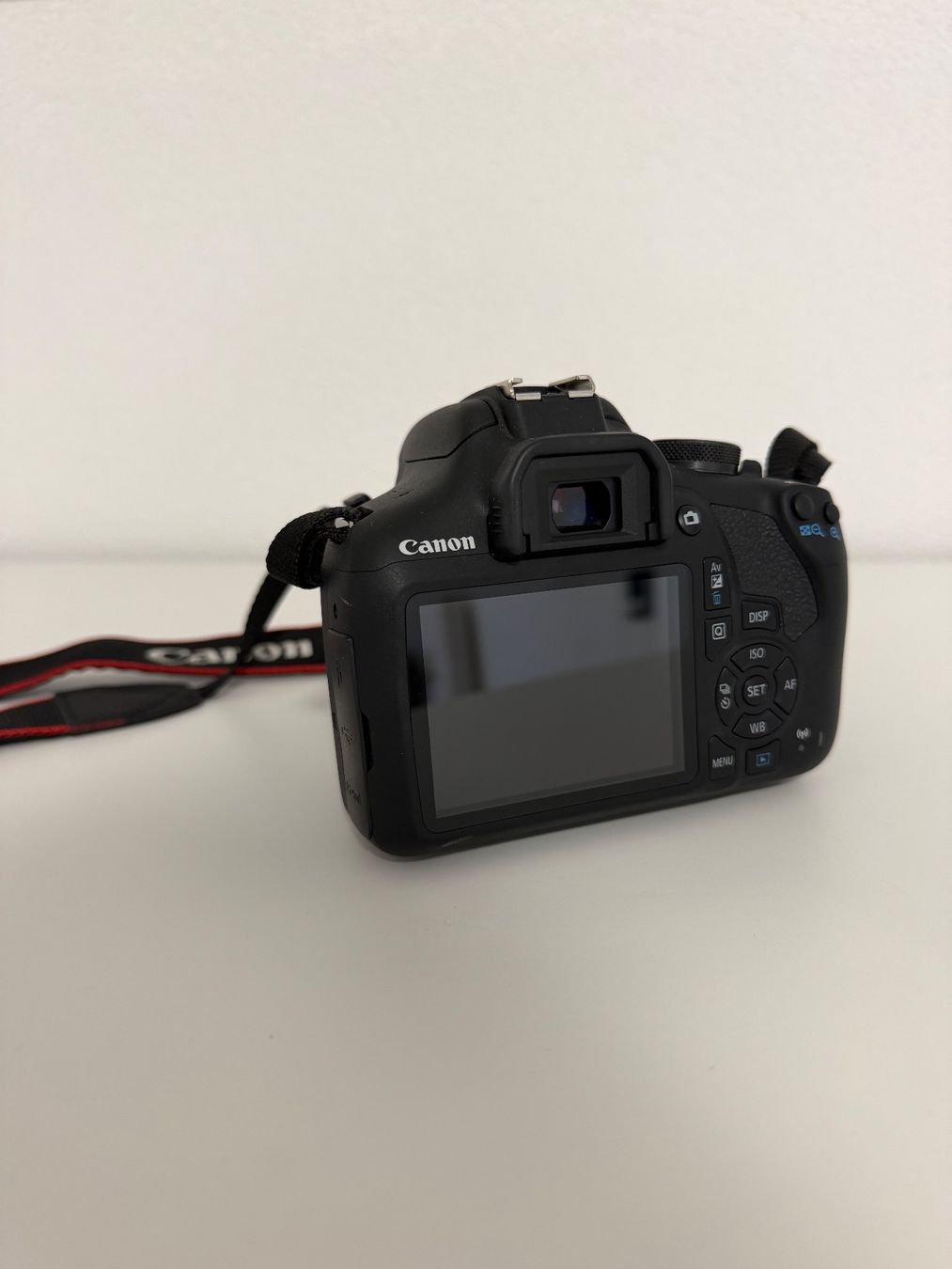 Canon Appareil photo: Canon EOS 2000D Kit mit EF-S 18-55 IS II Objektiv – D'occasion à Abtwil SG par Shkendie 3