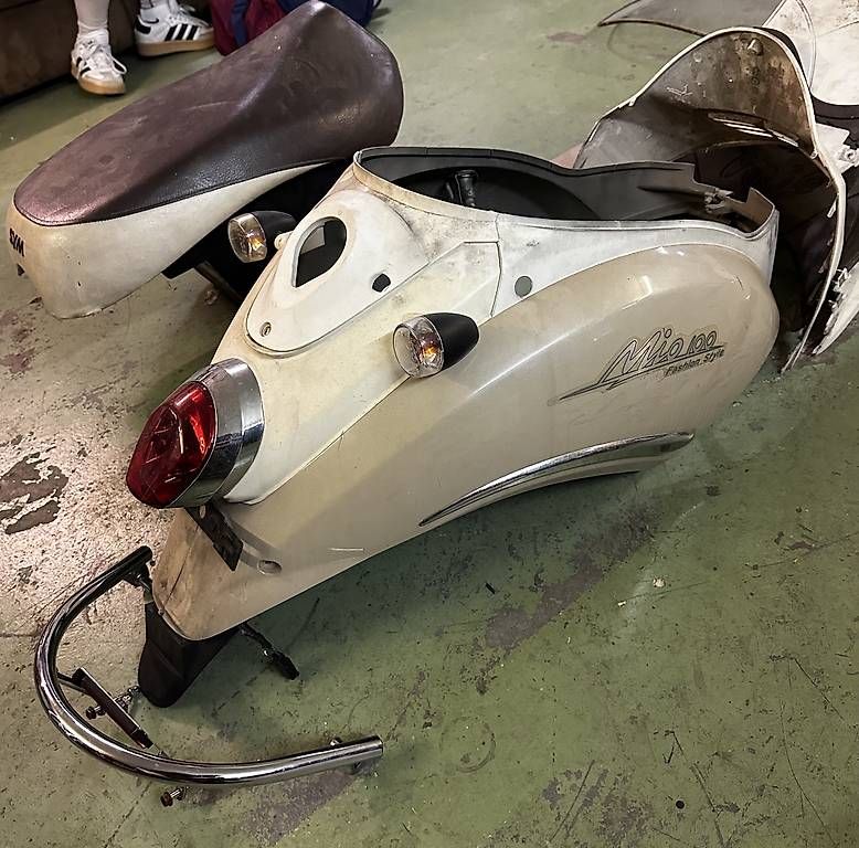 Sym Tutti pezzi di ricambio per scooter: Carénage sym Mio 100 / 50 – Usato da Dardagny venduto da Axel1202 2