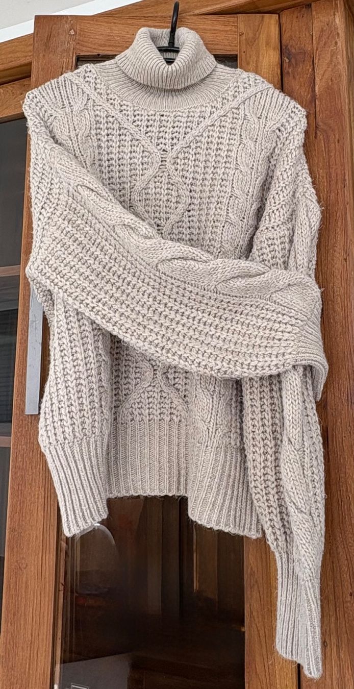 Maglioni & Felpe: Pullover weit Zopfmuster Strick Rollkragen Gr.S/M – Usato da Siblingen venduto da Vany_McDougall