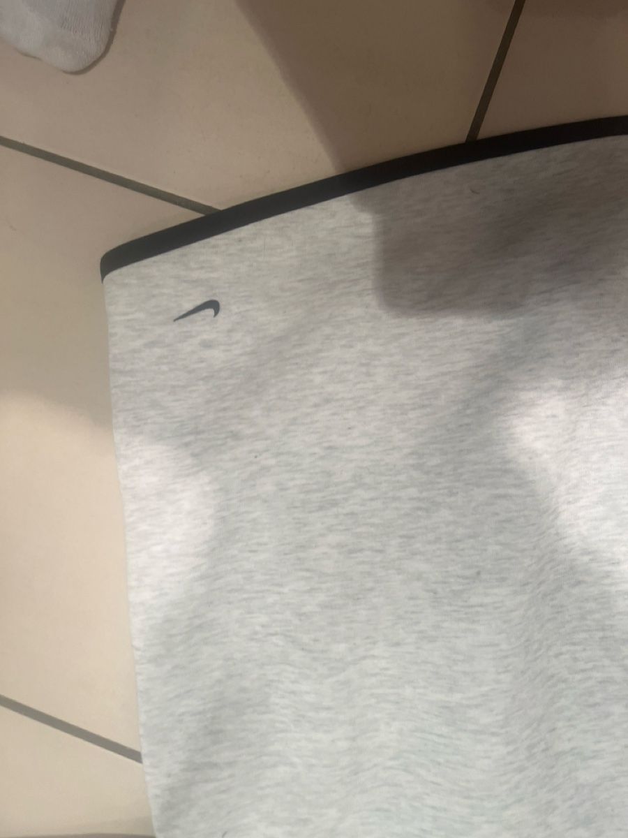 Nike Vestes: Nike Tech Fleece grau Gr.146-156 – D'occasion à Niederglatt SG par Befi1 2