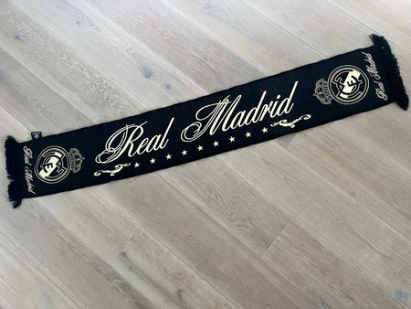 Schal Real Madrid schwarz mit Fransen neuwertig