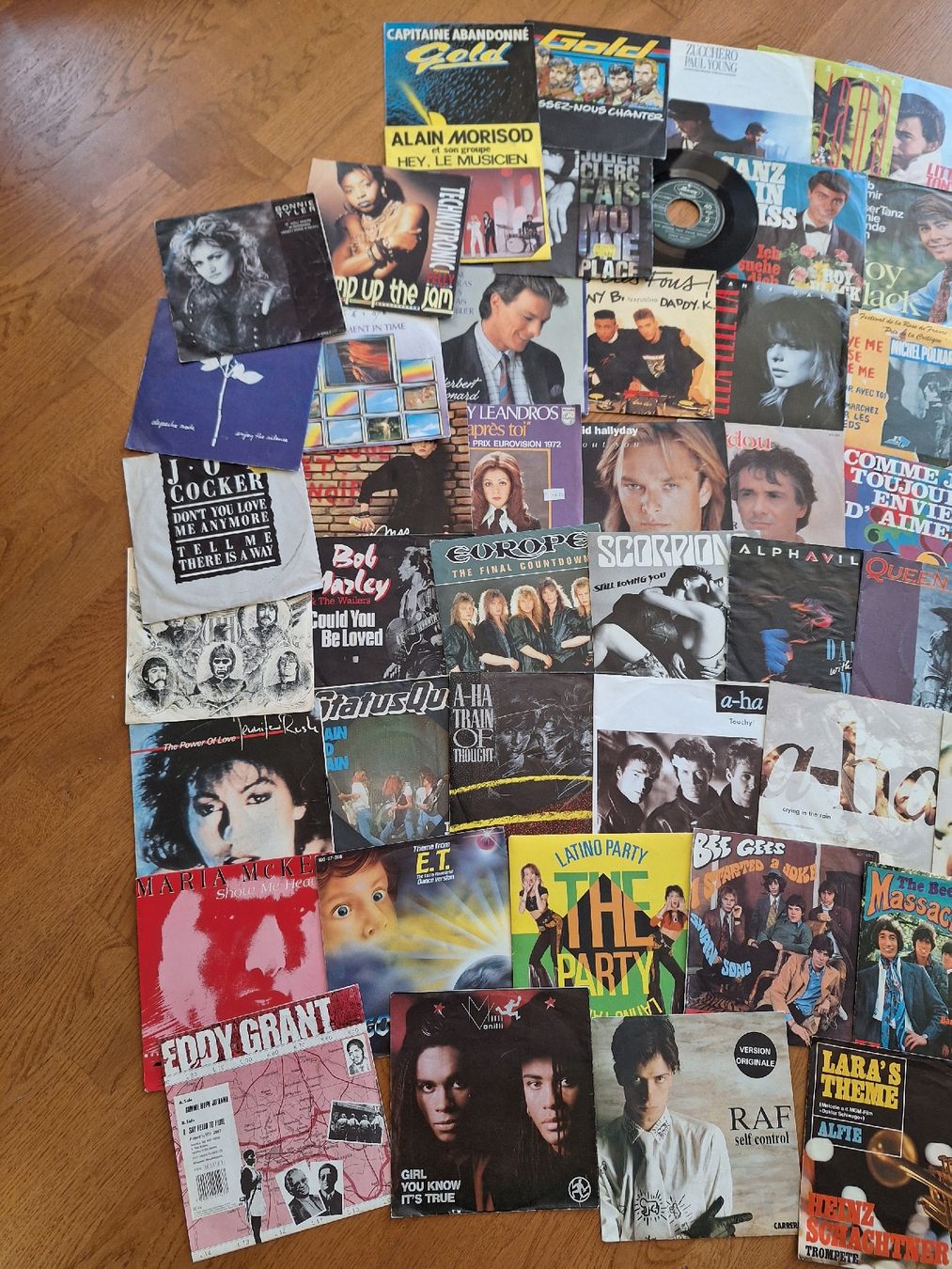 Dischi in vinile: Lot important de 45 tours – Usato da Genolier venduto da Antoine30 1