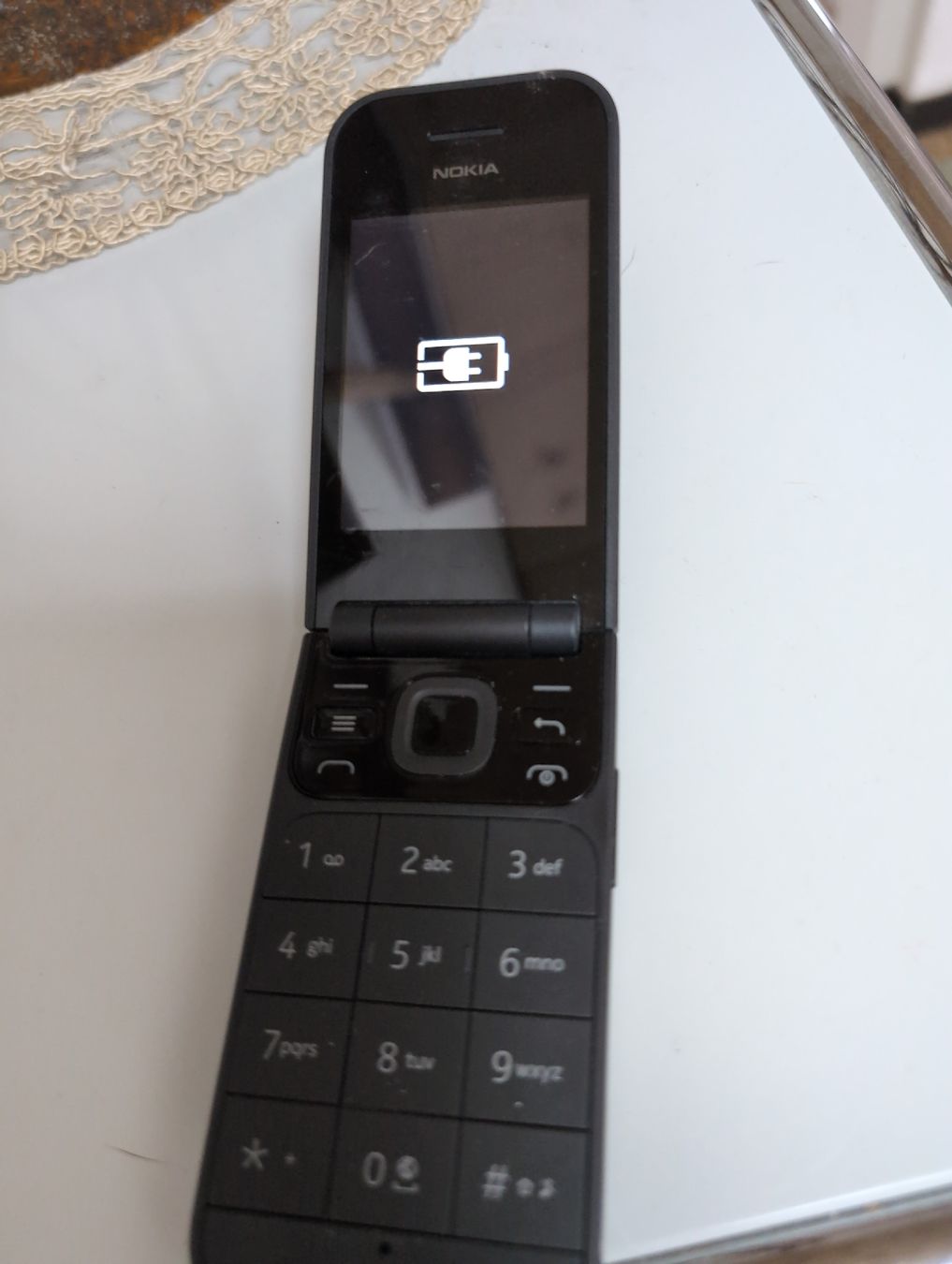 Nokia Telefoni cellulari / Smartphones: Nokia 2720 Flip Schwarz Klapphandy – Difettoso da Zollikofen venduto da Sanssouci1 1