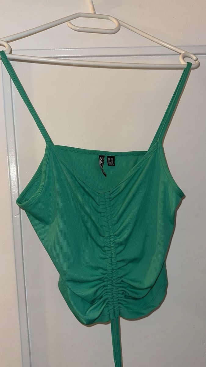 Top: crop top türkis – Nuovo (secondo la descrizione) da Oftringen venduto da tola19 1