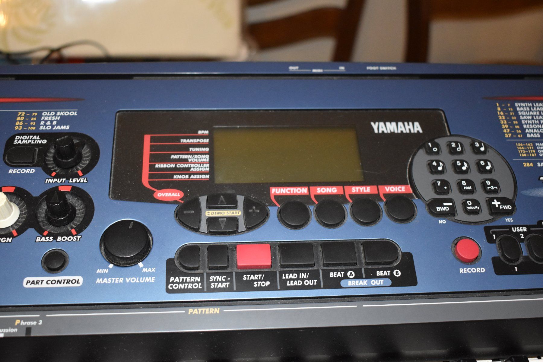 Yamaha Instruments de musique: Synthétiseur Yamaha DJX – D'occasion à Le Locle par skycomputer 3