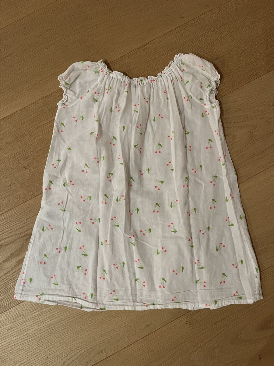 Bonpoint Pigiama & Simili: Bonpoint White Cherry Print Nightgown - Size 6A, Summer – Usato da Planken venduto da R4gskL7 2