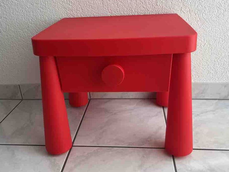Ikea Tables de nuit: Roter Nachtisch, Kinderzimmer – D'occasion à Birmensdorf ZH par tan_nk9m