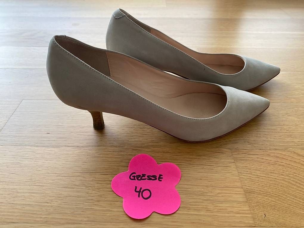 Walder Scarpe da donna: Hellbeige Pumps von Walder Grösse 40 – Usato da Ebikon venduto da sherra 2