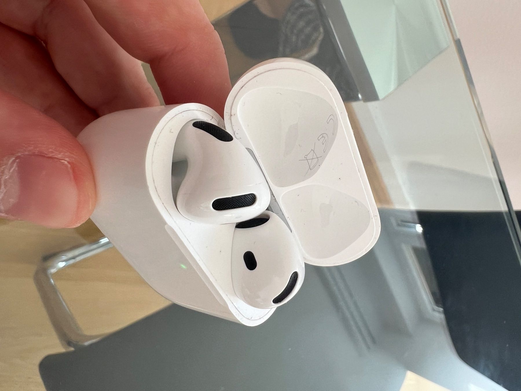 Apple Cuffie: Apple Airpods 4 with Noie Cancellation – Usato da Zürich venduto da and_y8dy 3