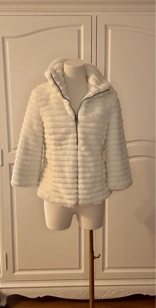 Guess Jacken: Guess Kunstfelljacke Jacke xs – Neu (gemäss Beschreibung) aus Pfaffhausen von Klaras_second_hand 2