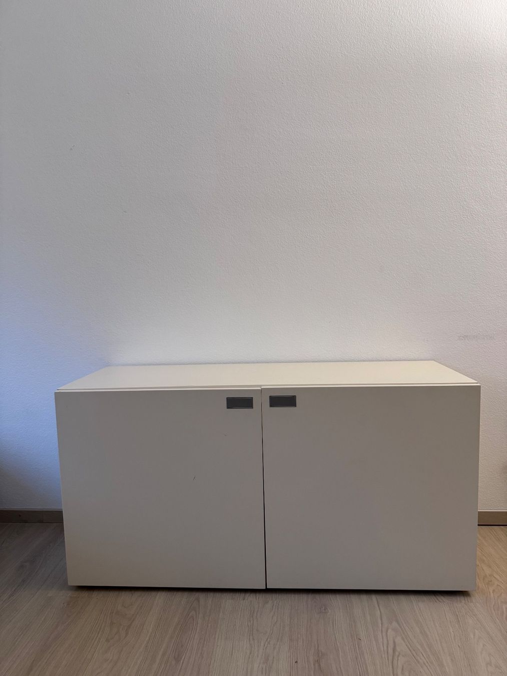Commodes: Weisse Kommode guter Zustand – D'occasion à Zürich par lea_rz26