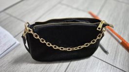 Borsetta nera con catena dorata, nuova pelle