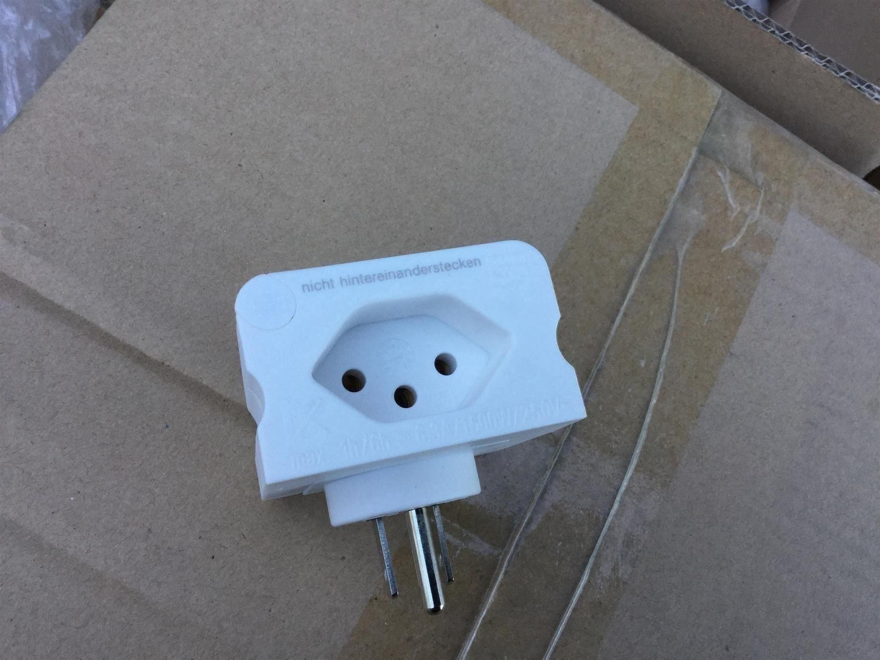 Unità & Adattatore: 3 x Reiseadapter CH / USA – Nuovo e nell'imballaggio originale da Dagmersellen venduto da Jarsetz_Restposten