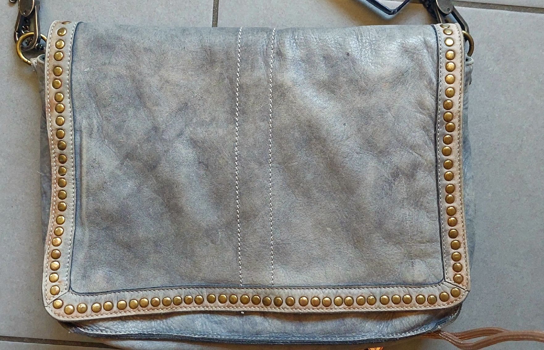 Borse: Sac 100% Cuir bleu délavé – Usato da Plan-Les-Ouates venduto da Lolothebest 1