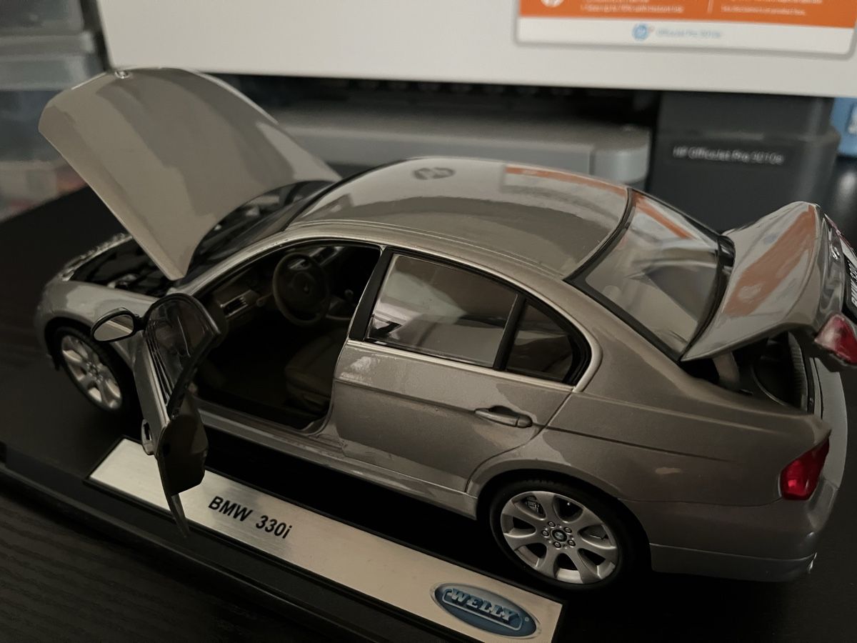 BMW Modellautos: BMW 330i.  1:18 – Gebraucht aus Rümlang von Papamoll4 7