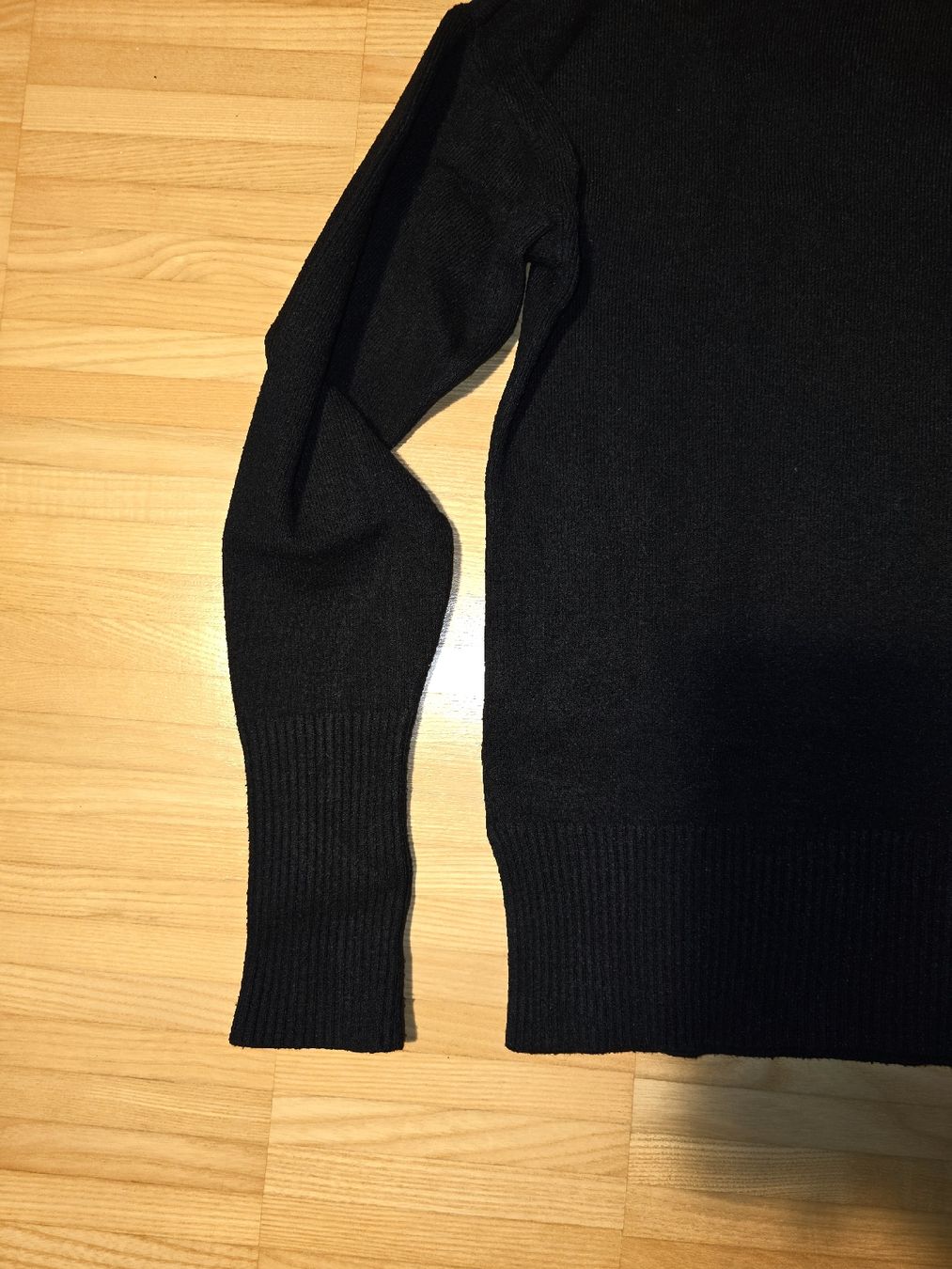 Maglioni & Felpe: Schwarzer Rollkragenpullover, Grösse XS, zeitloser Klassiker – Usato da St. Gallen venduto da A.W.128 1