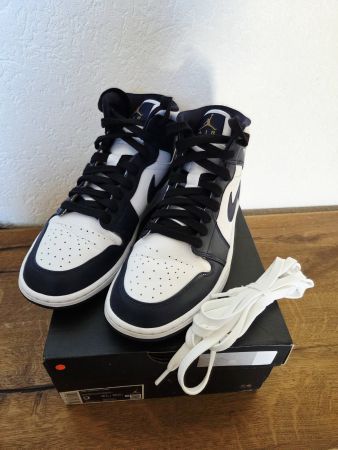 ​Air Jordan 1 Mid Obsidian Gold Taille 42.5 État impeccable