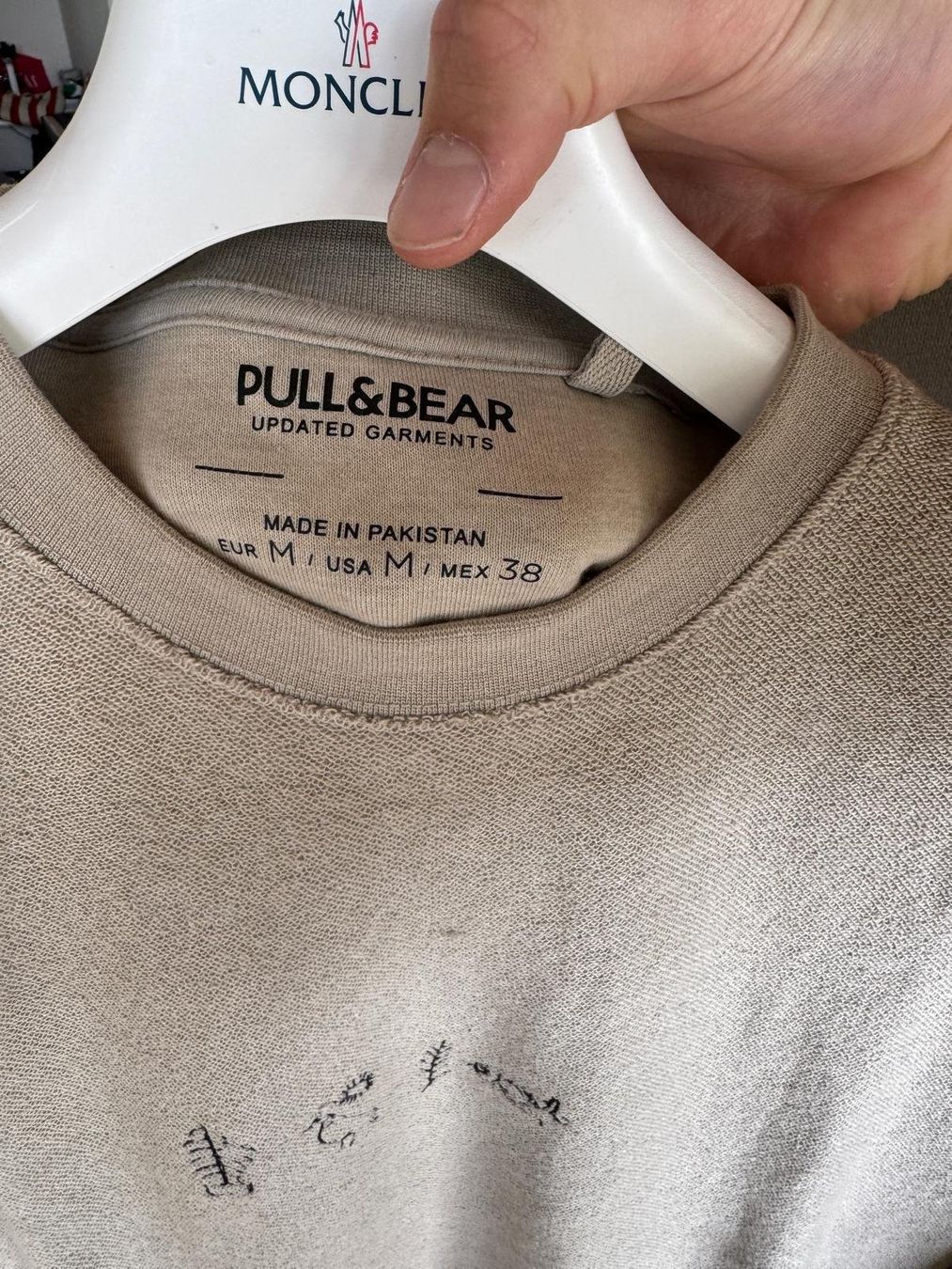 Pull&Bear T-shirt: Pull&Bear Sweat shirt Homme Taille M Beige – Usato da Blonay venduto da lucy20102012 1
