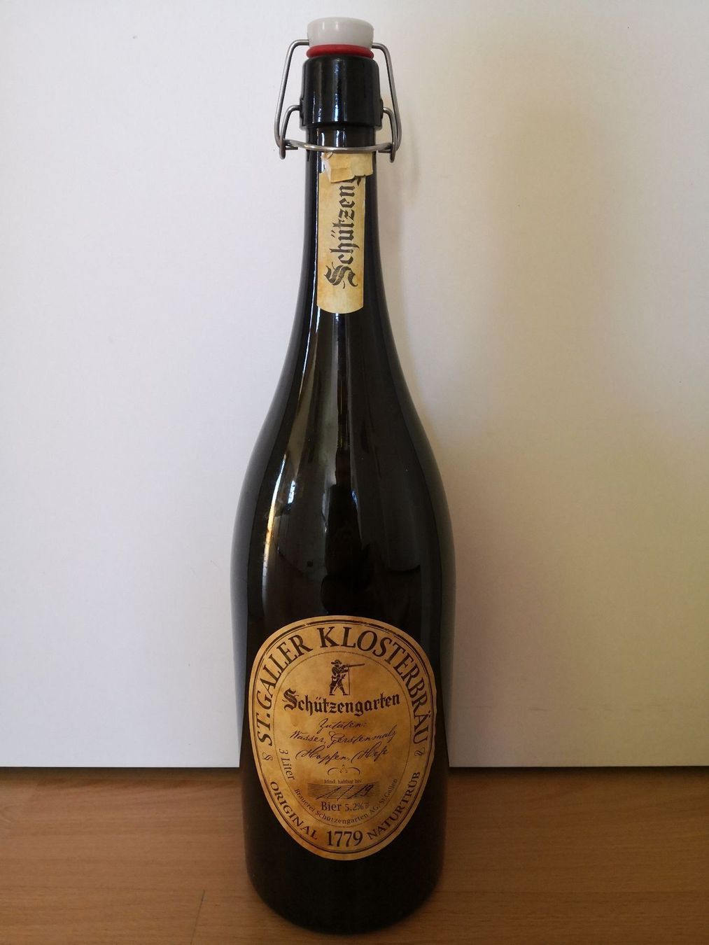 Gläser, Krüge & Flaschen: Leere 3 Liter Bügelflasche – Gebraucht aus Arbon von Gatto81