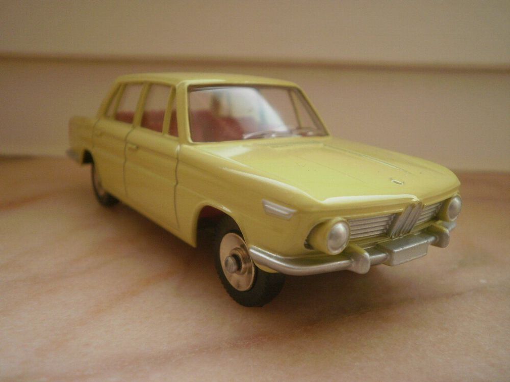 SUBLIME , DINKY ATLAS BMW 1500 REF 534 MANQUE D' ARGENTURES