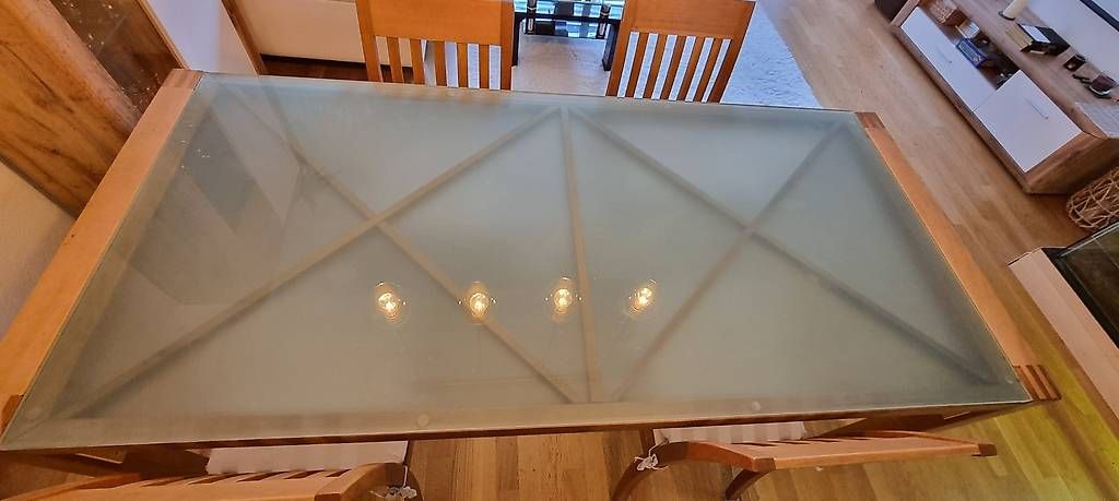 Tables: Holztisch mit Glasplatte – D'occasion à Zollikofen par Kuda85