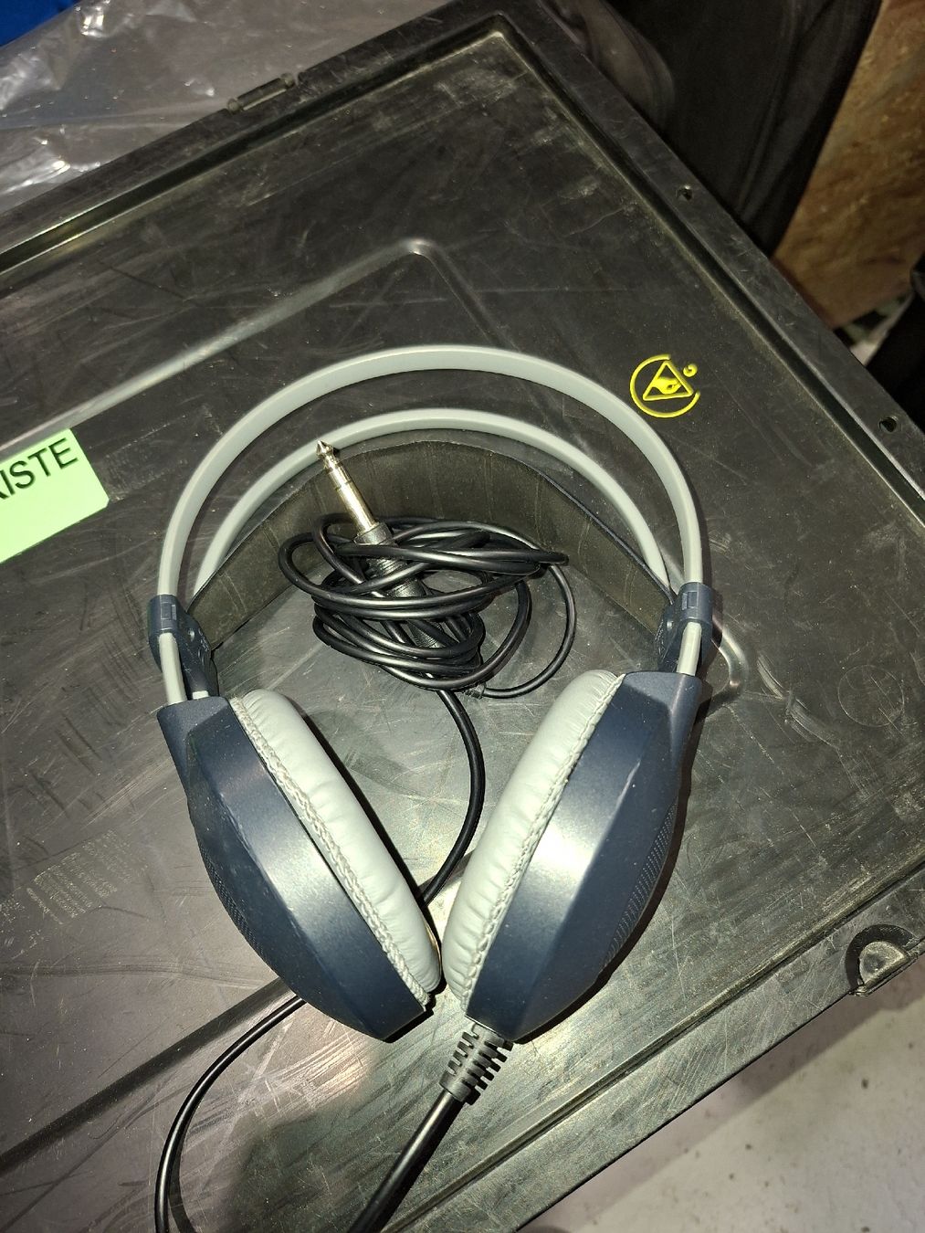 Akg Cuffie: AKG K77 Stereo Kopfhörer mit Kabel und Adapter – Usato da Chur venduto da 80808080