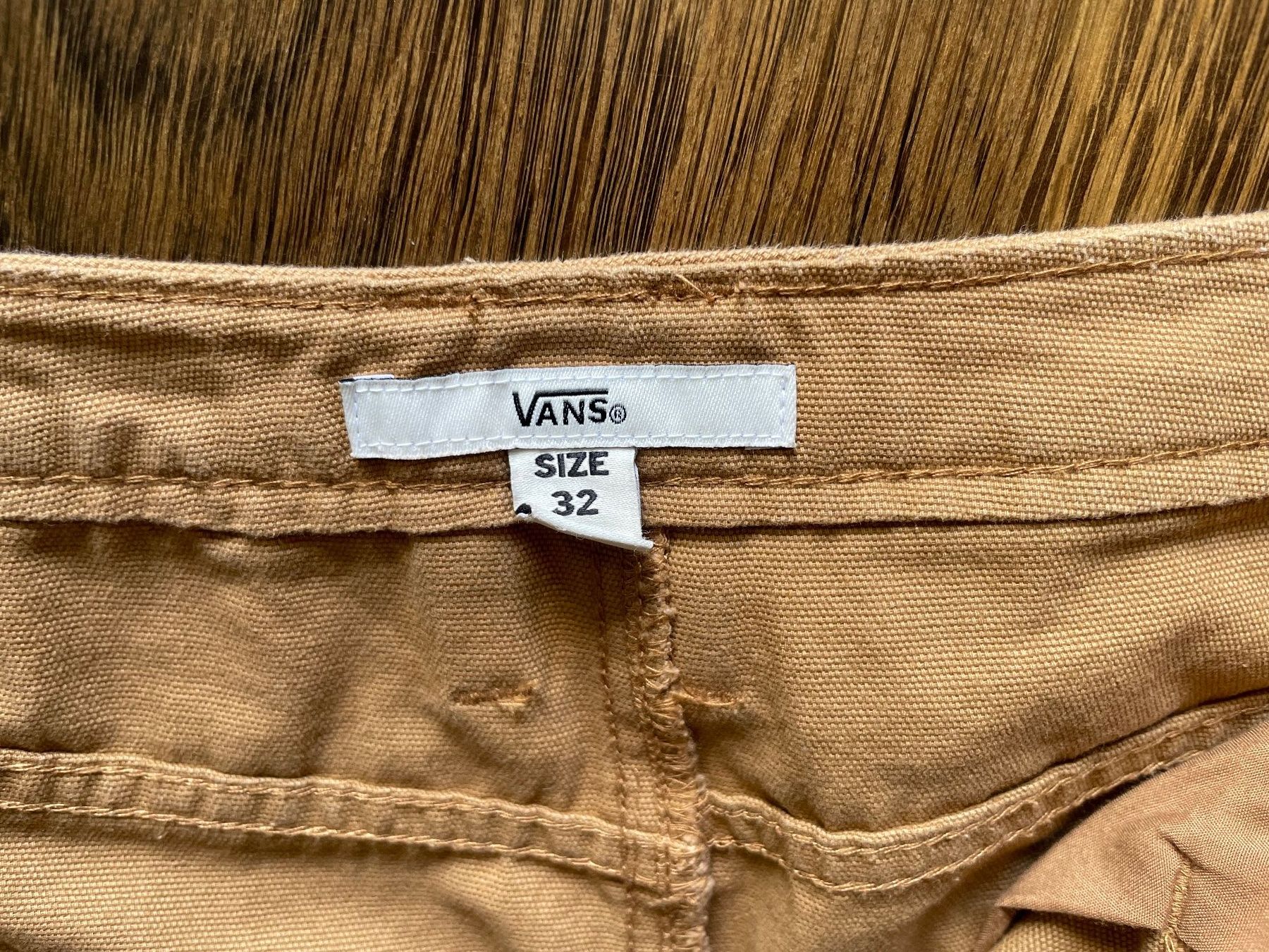 Vans Pantaloni: Vans short ground work – Usato da Olten venduto da B3ren 3