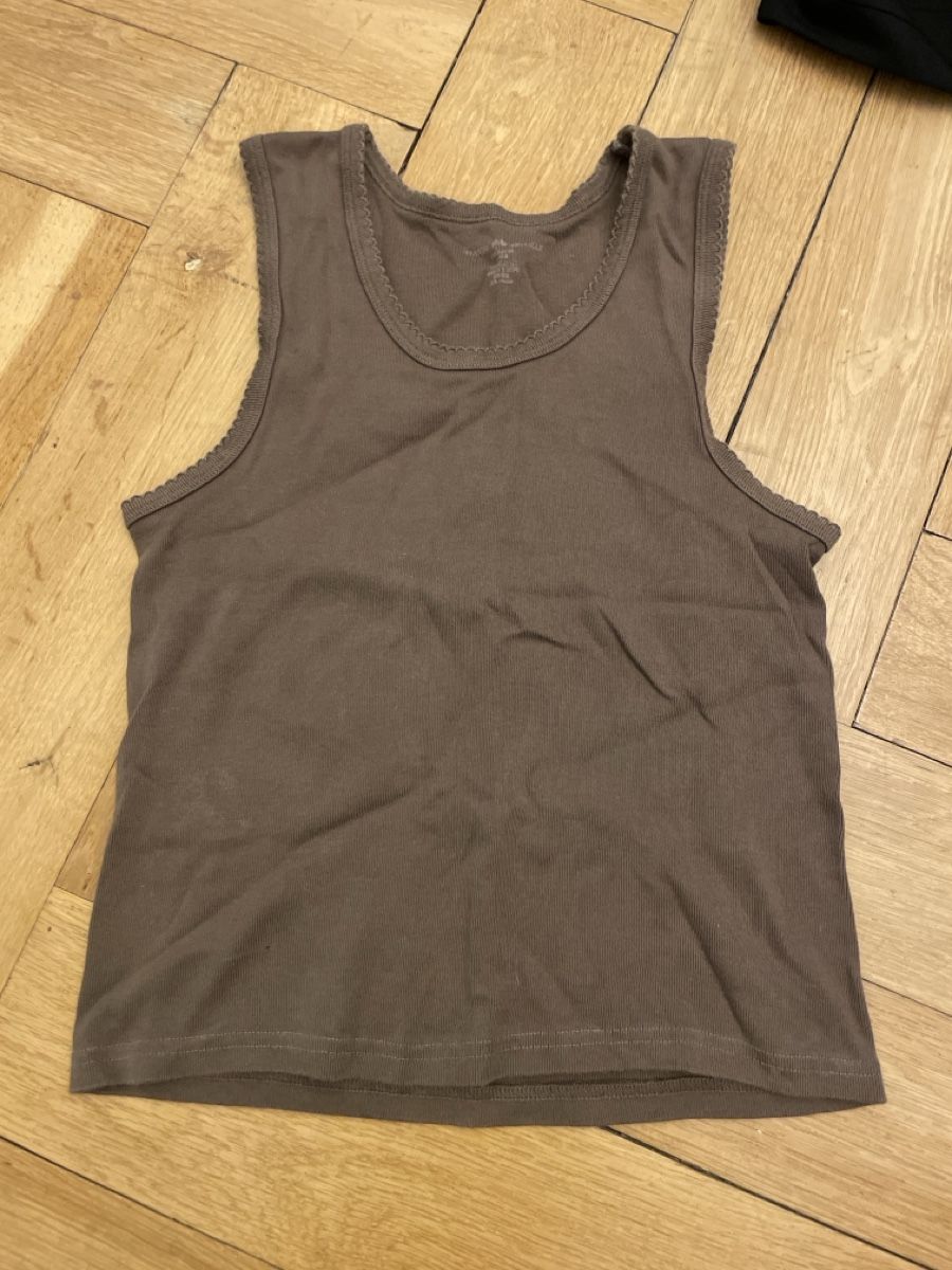 Brandy Melville T-shirt: Tank Top Brandy Melville – Usato da Bern venduto da gin_jl75