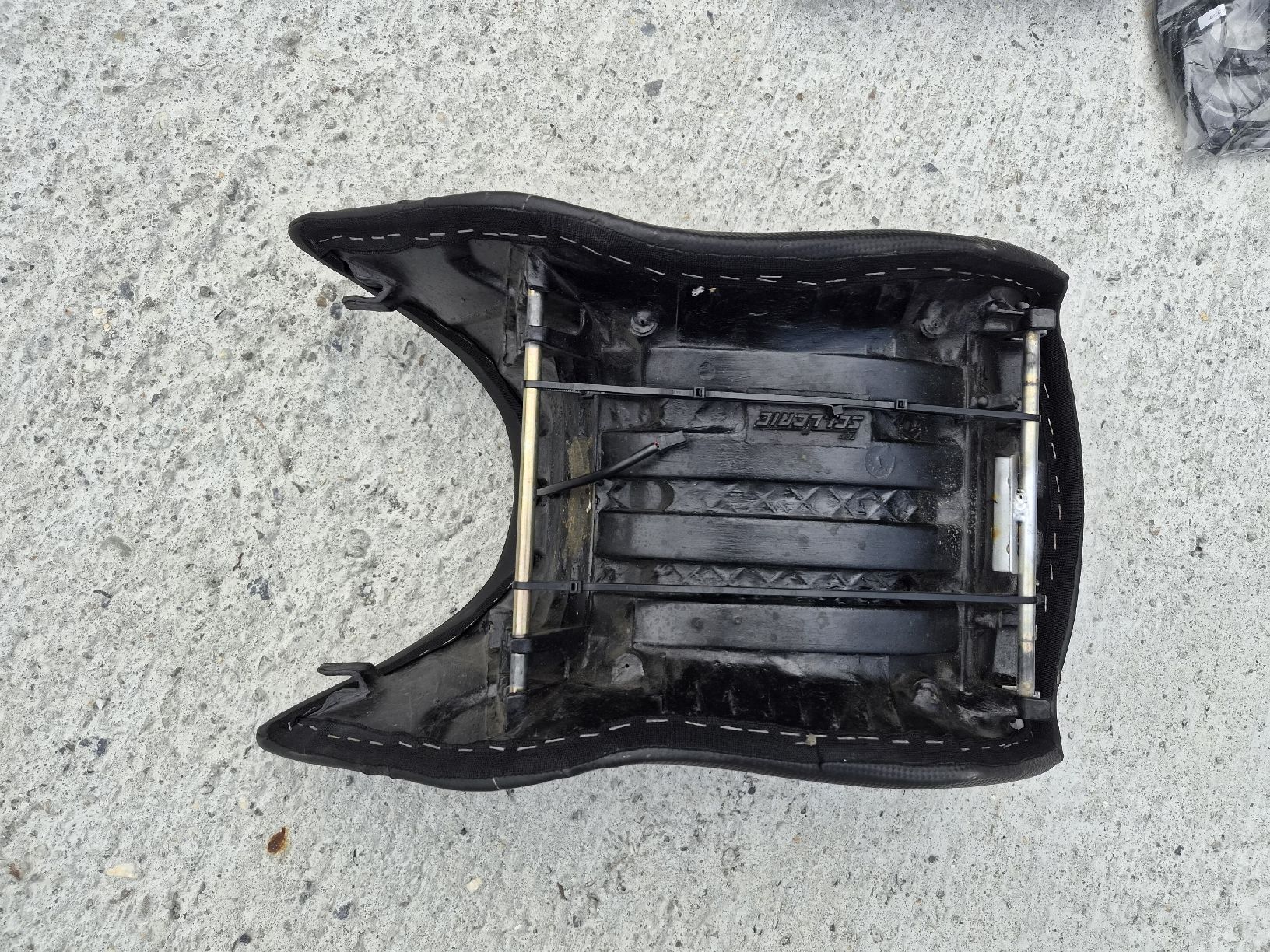 Alle Motorradersatzteile: heizbare Sitzbank BMW R1200GS  – Gebraucht aus VALS von D.F.1987 2