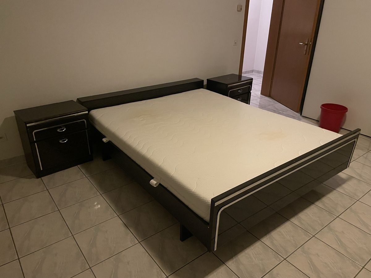 Letti: Bettrahmen 160x200cm mit comode – Usato da Airolo venduto da Bagaion99 1
