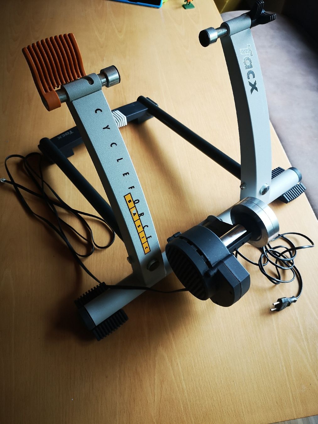 Tacx Hometrainer: Tacx Cycleforce Basic Fahrradtrainer für Indoor-Training – Usato da Grasswil venduto da tobias9891 9