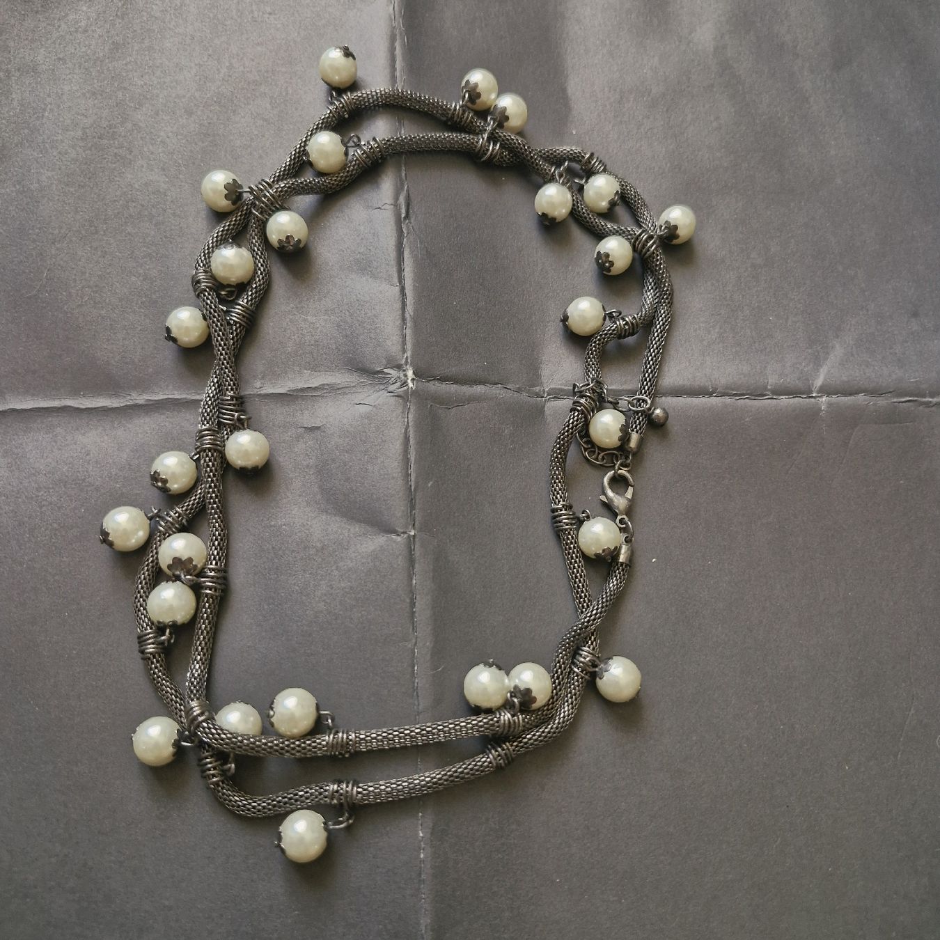 Catenine: Collier chaîne grise et perles – Usato da Neuchâtel venduto da yas_zdb7