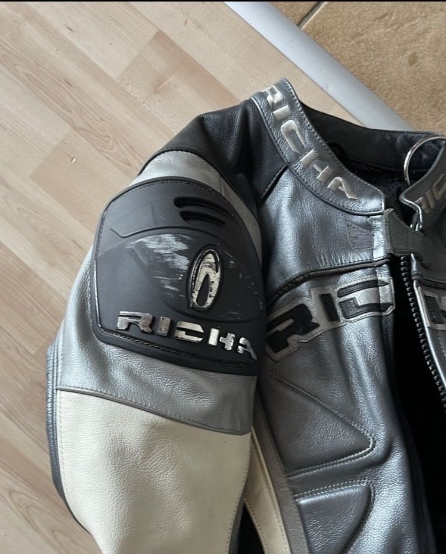 Kleiderpakete: RICHA Motorrad Leder Kombi 2-teilig – Gebraucht aus Zürich von Peach_Store 4