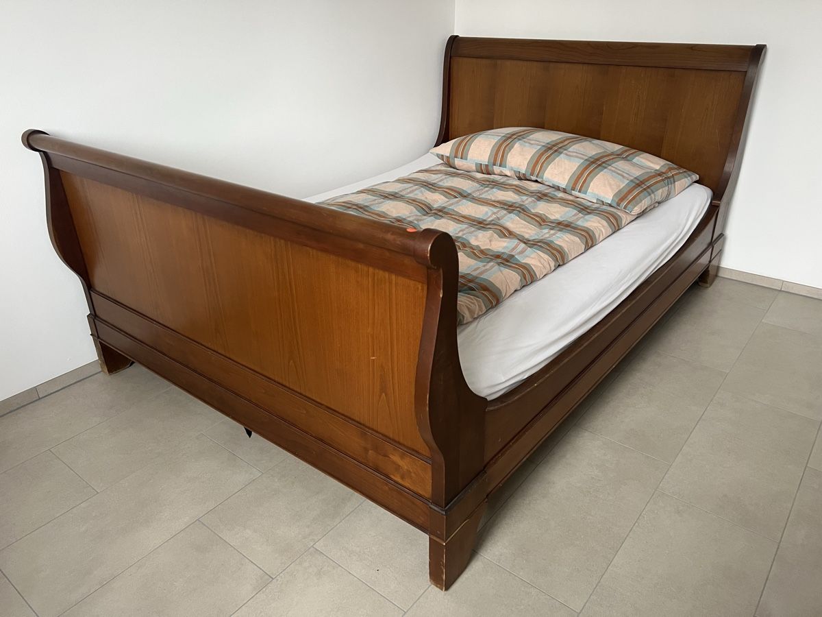 Betten: Bett – Gebraucht aus Freienbach von