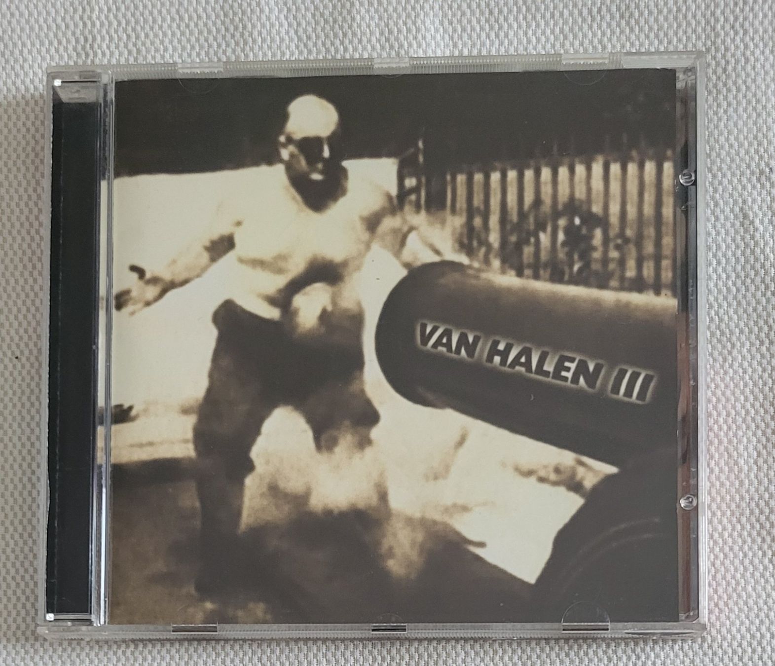 CD: Van Halen - III – Usato da Villars-sur-glane venduto da Epsilonhike