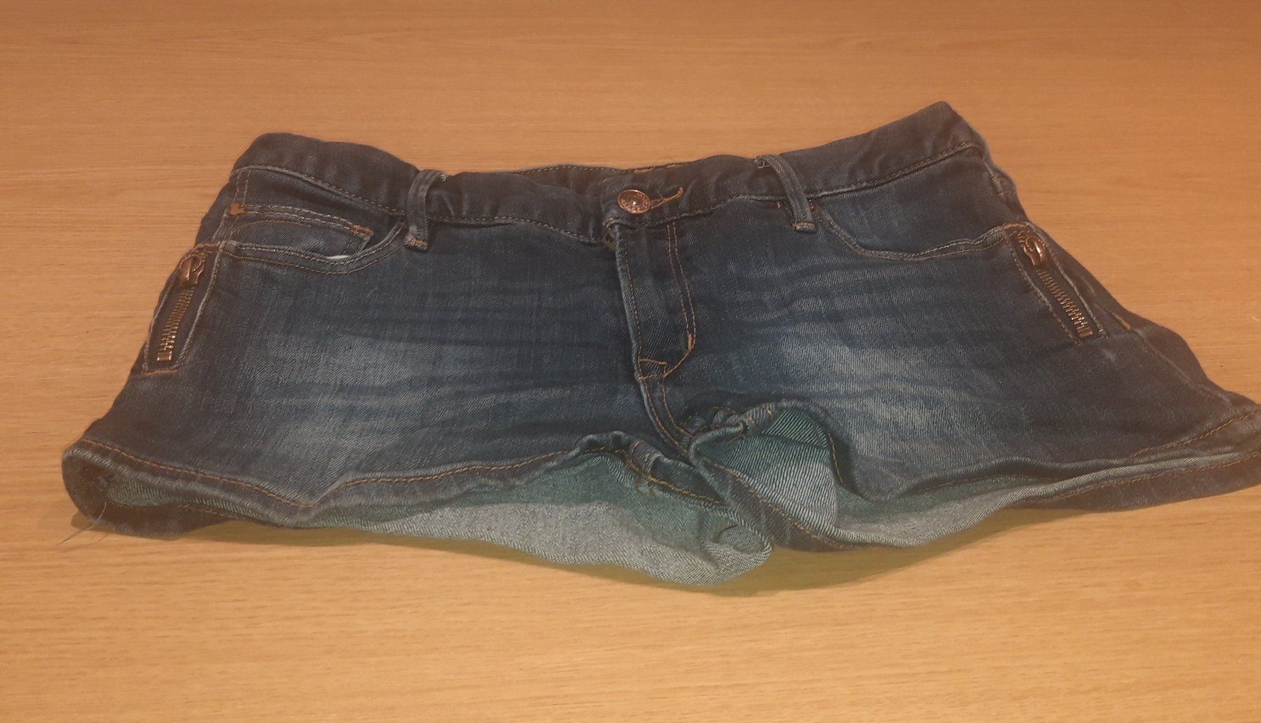H&M Pantaloni: Jeanshotpants – Usato da wolfertswil venduto da februartag