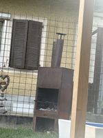Grillkamin Metall rostig mit Rost und Rauchfang abzugeben