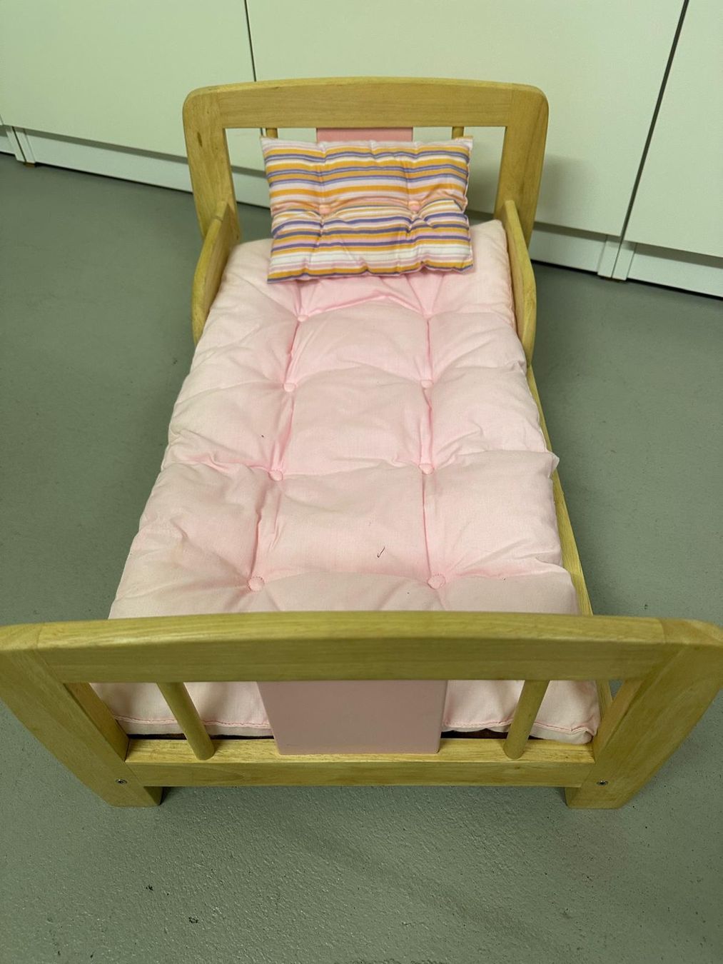 Giocattoli: Puppenbett – Usato da Einsiedeln venduto da ler_qq6h