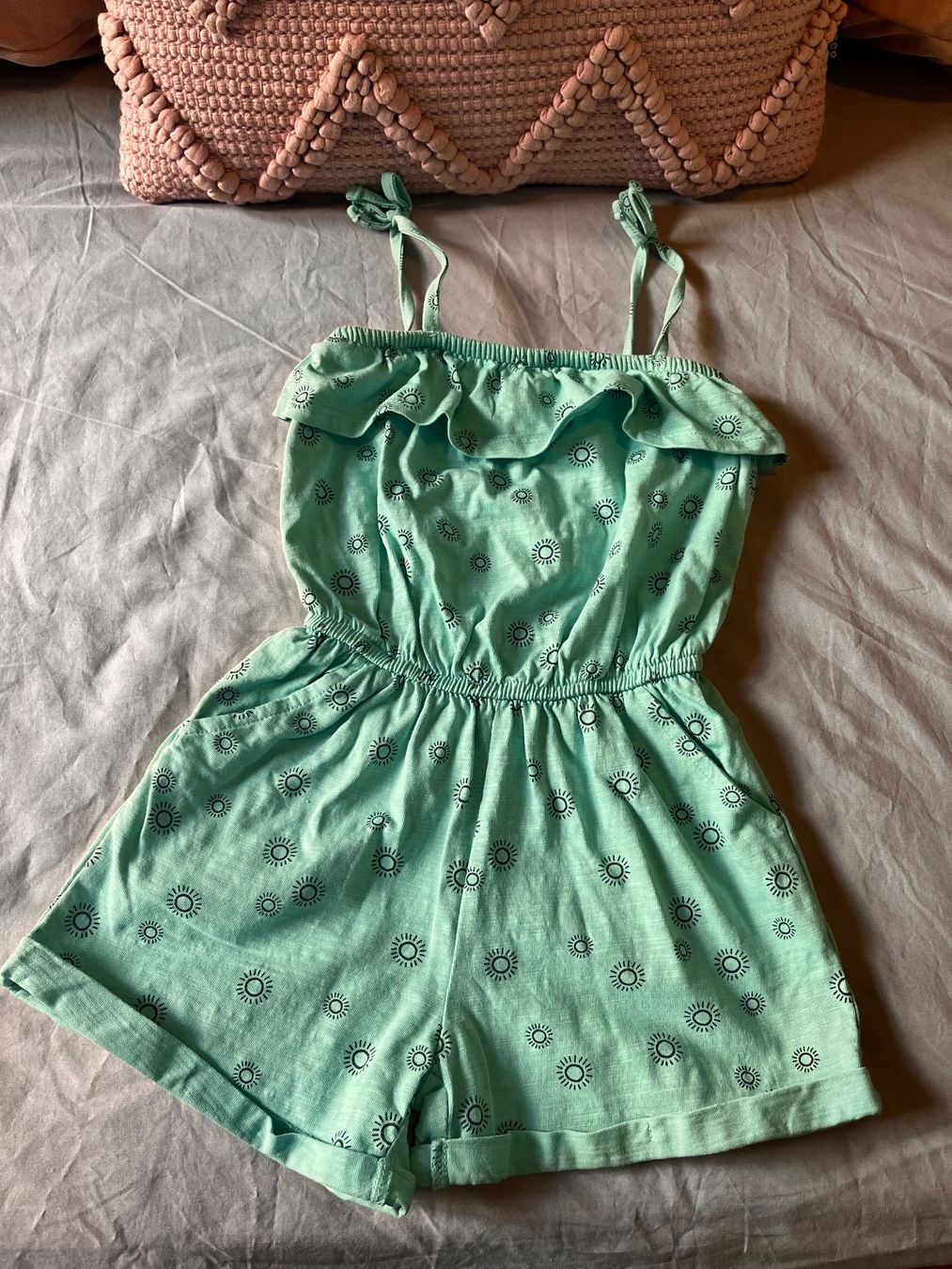 Manor Jumpsuits: Adorable green shorts combi size 104cm – Neu (gemäss Beschreibung) aus Genève von dmt_y25y 1