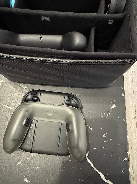 Nintendo Consoles: Nintendo Switch 2 + 4 Joy-Cons + Pro Controller + Tasche – D'occasion à Flawil par Albin990 1