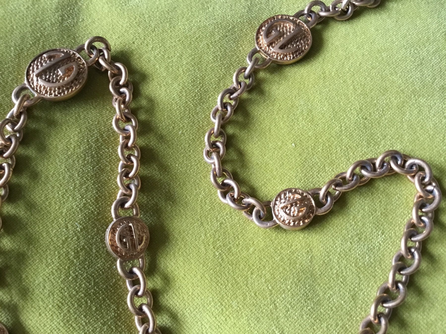 Catenine: Collier chaîne longue Guy Laroche – Nuovo e nell'imballaggio originale da Le Landeron venduto da nic_8hd5 2